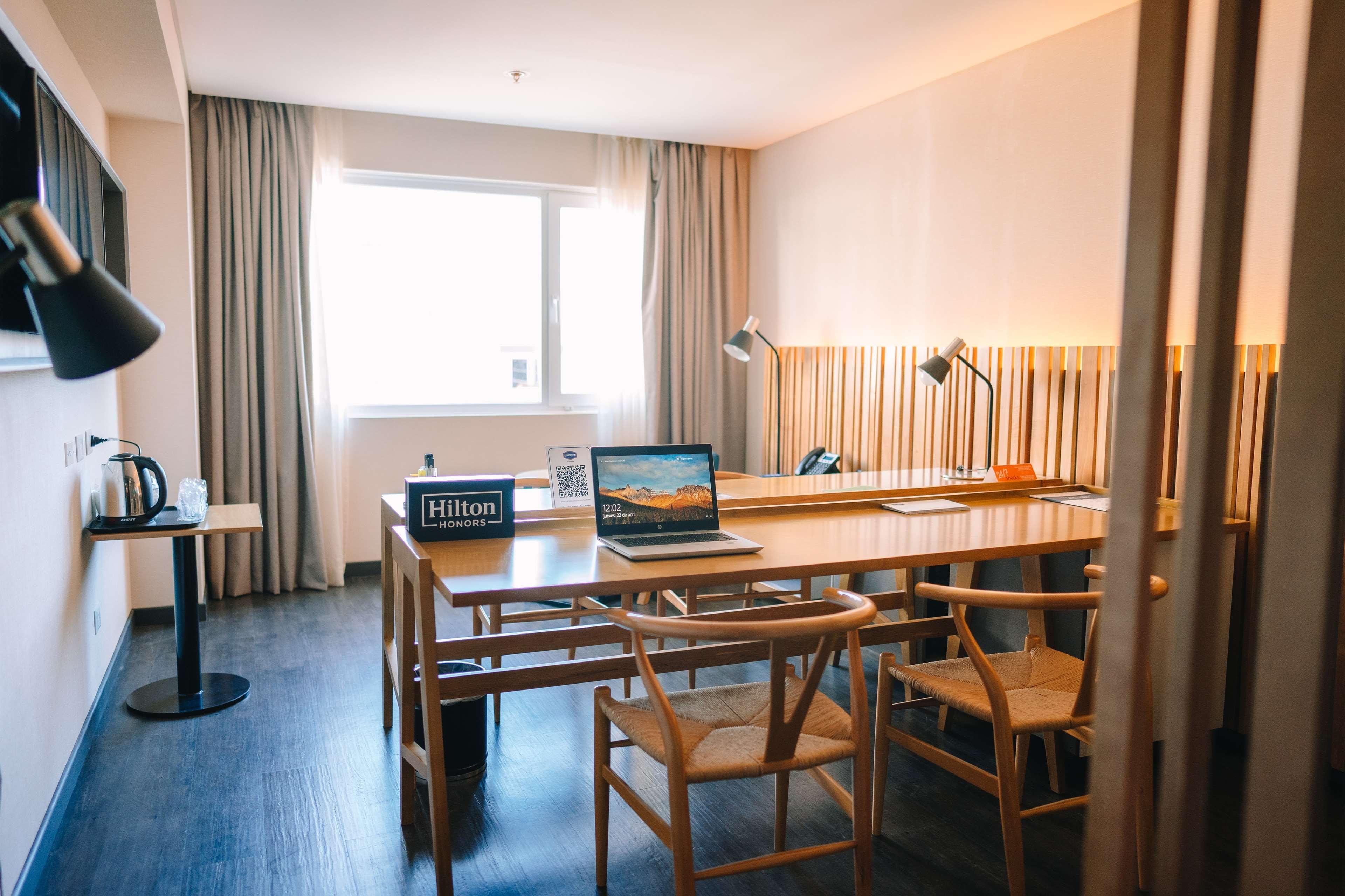 Отель Hampton By Hilton Bariloche Экстерьер фото