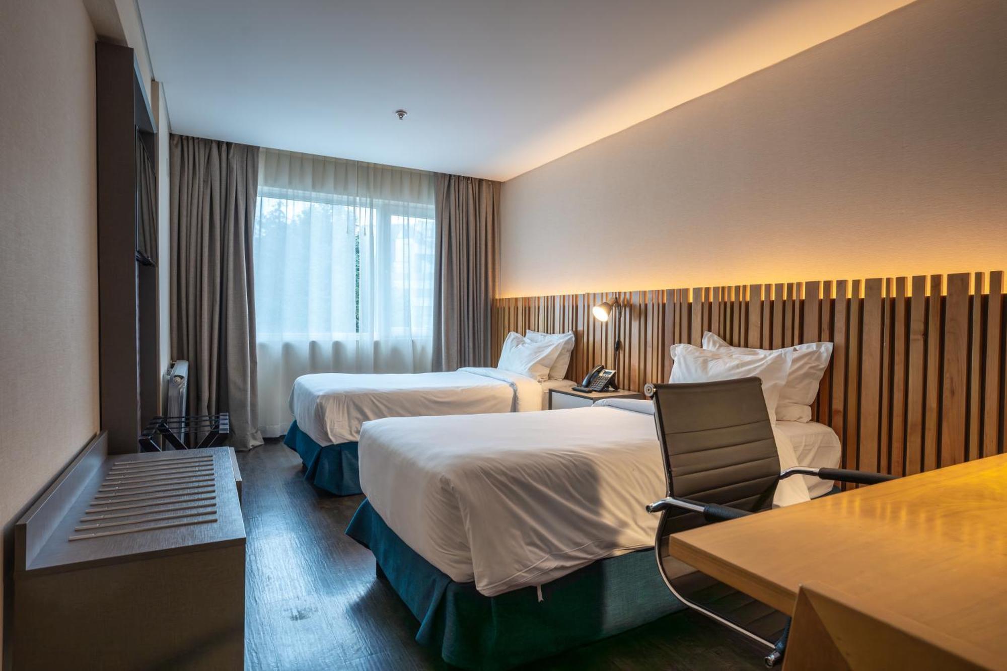 Отель Hampton By Hilton Bariloche Экстерьер фото