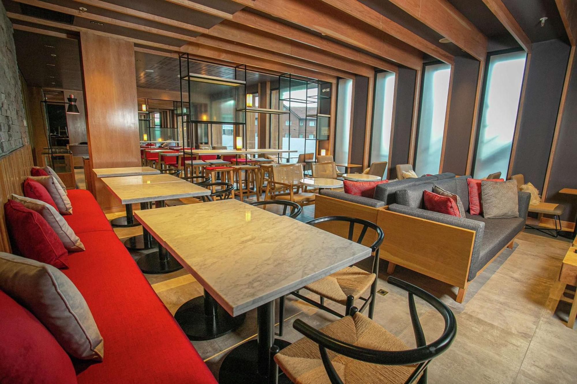 Отель Hampton By Hilton Bariloche Экстерьер фото