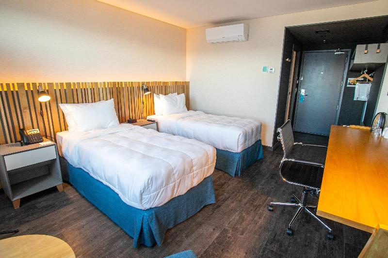 Отель Hampton By Hilton Bariloche Экстерьер фото